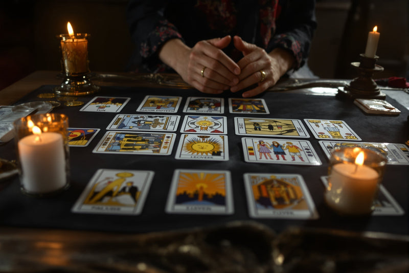 Comment consulter un tarologue : guide complet sur la tarologie