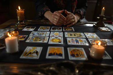 Comment consulter un tarologue : guide complet sur la tarologie