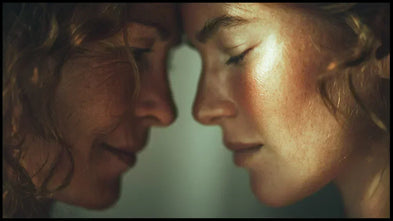 Télépathie : une mère et sa fille défient les lois du silence